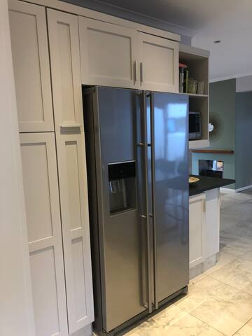 Seaside living:Lovely, spacious, sunny family home gallery image 3