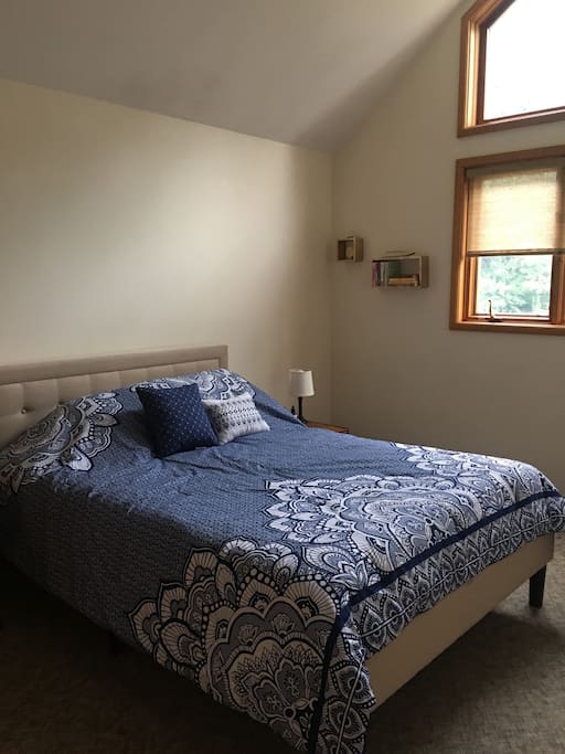 Queen Bed (memory foam)