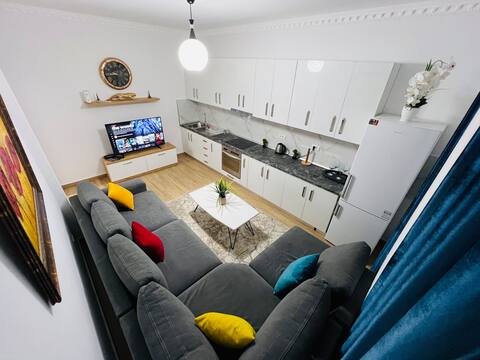 Lovely 2 bedroom, one kitchen. In the city center.