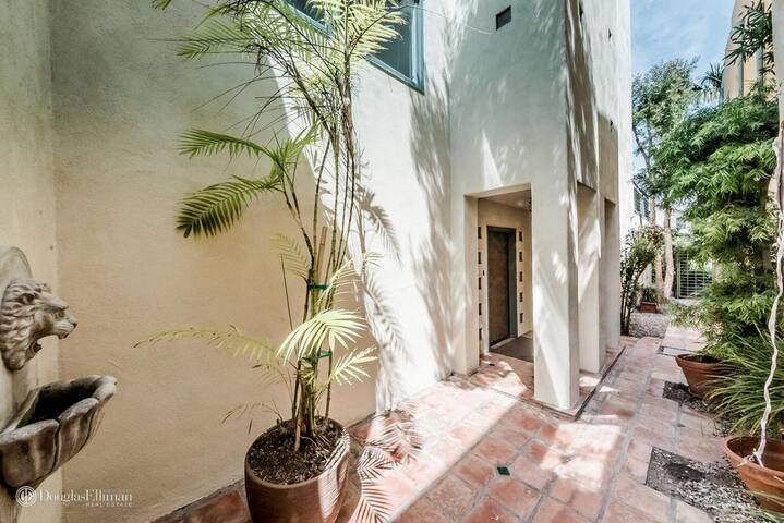 ❤️ Serene 4/3 Venice Canals Getaway w/ FASTEST Wifi gallery image 3