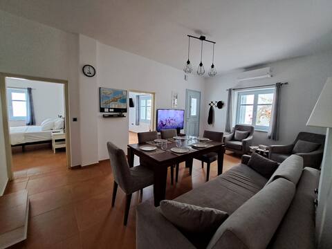 Top performing Airbnb: At Dimitra's ! in Δήμος Ύδρας