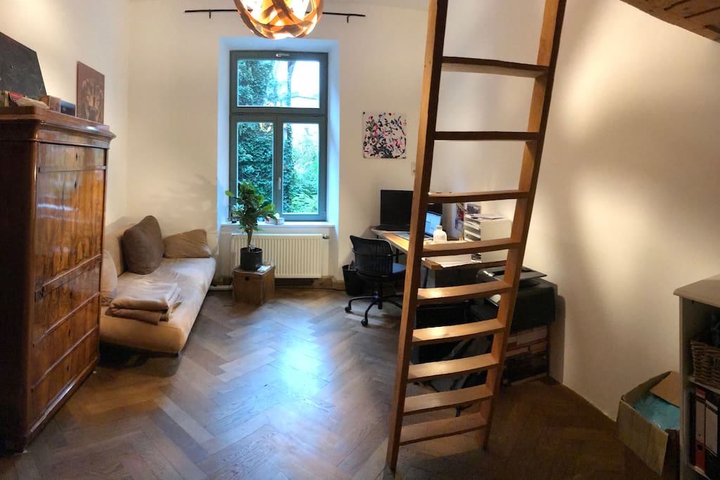 Zimmer, Stockbett und Schlafcouch