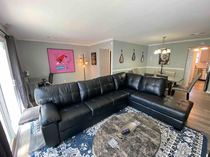 Attractions Galore-2br Townhome - Smyrna, GA