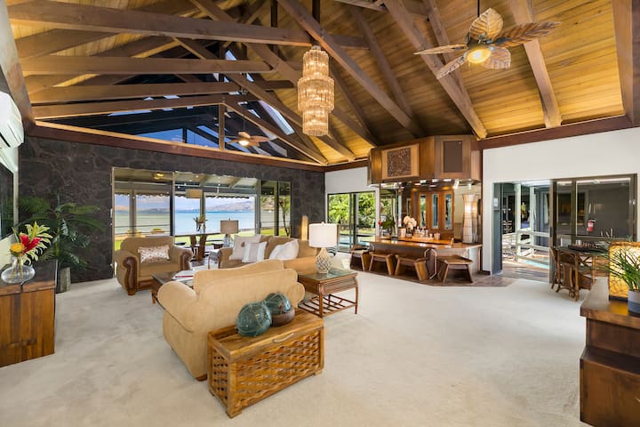 Maunalua Sunset: Oceanfront Estate w/Pool/Spa & AC