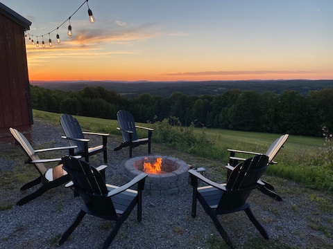 Catskills Mountaintop House w/ HOT TUB and VIEWS!