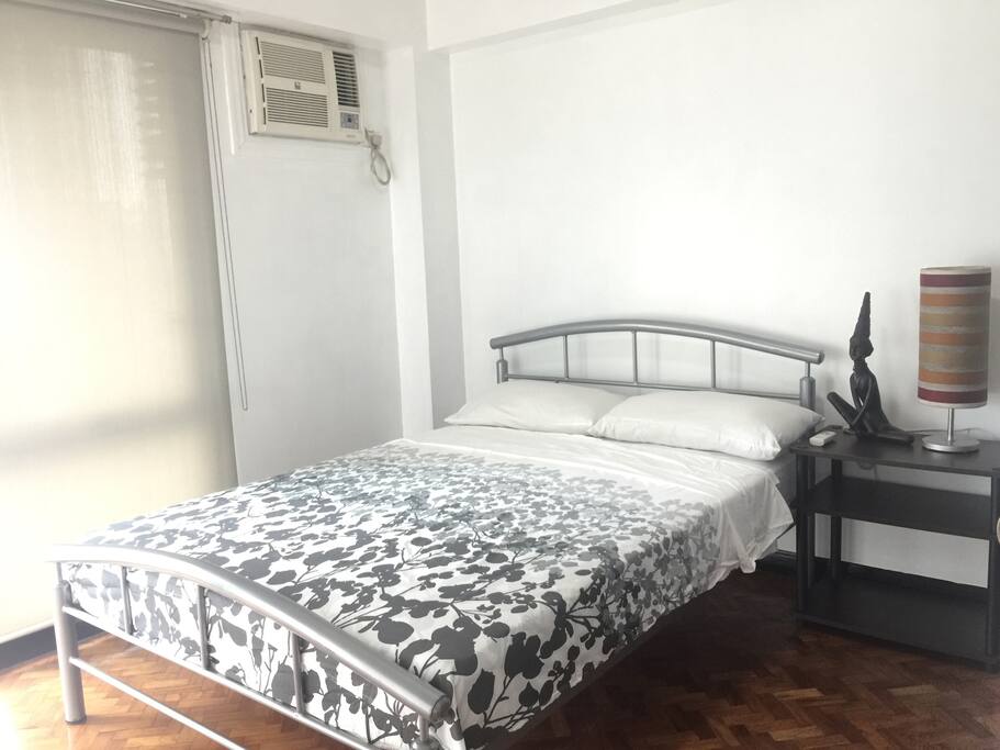 2 persons can accommodate with this double bed