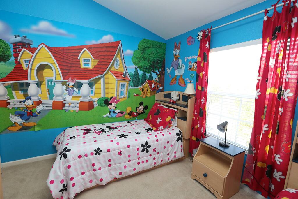 Kids bedroom left side