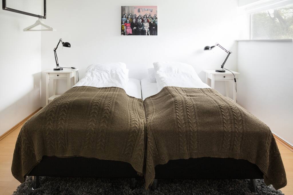 The beds can be separate or together. The size of each bed is 90 x 200 cm. Both beds have nice reading lights.