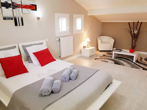 2 beautiful private rooms in house+swimming pool