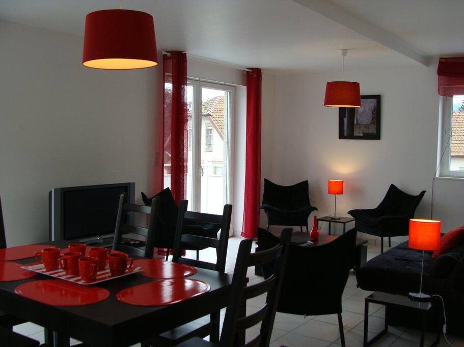 Séjour avec triple exposition et accès terrasse