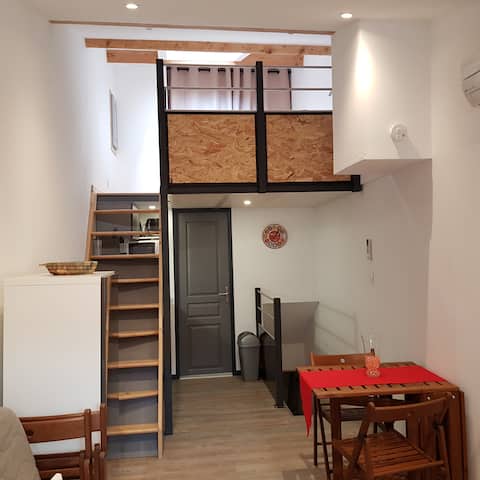 Airbnb performant: COQUET STUDIO AIR CONDITIONED LA CIOTAT à La Ciotat