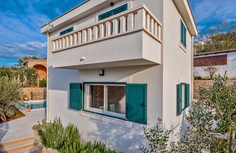 Holiday home Ana with pool, Island Šolta