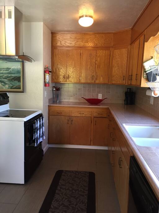 Full kitchen