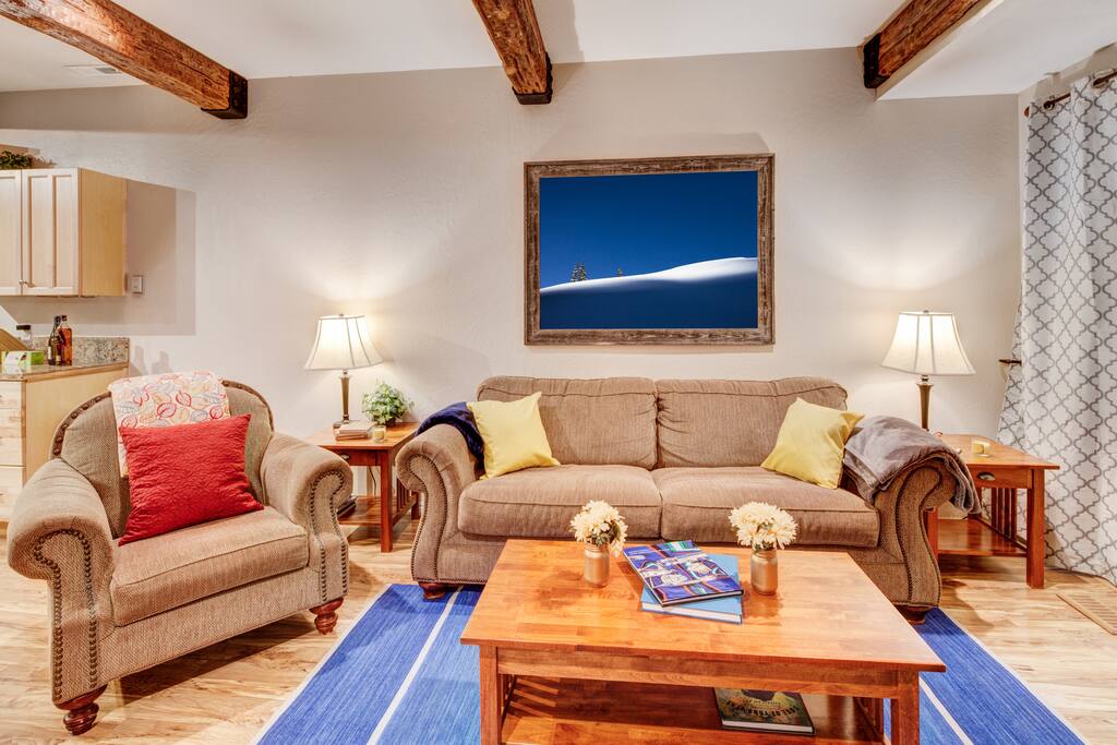 Living Room – plenty of comfortable seating, large flatscreen TV and fireplace. The perfect place to unwind with friends/ family after a day on the slopes!