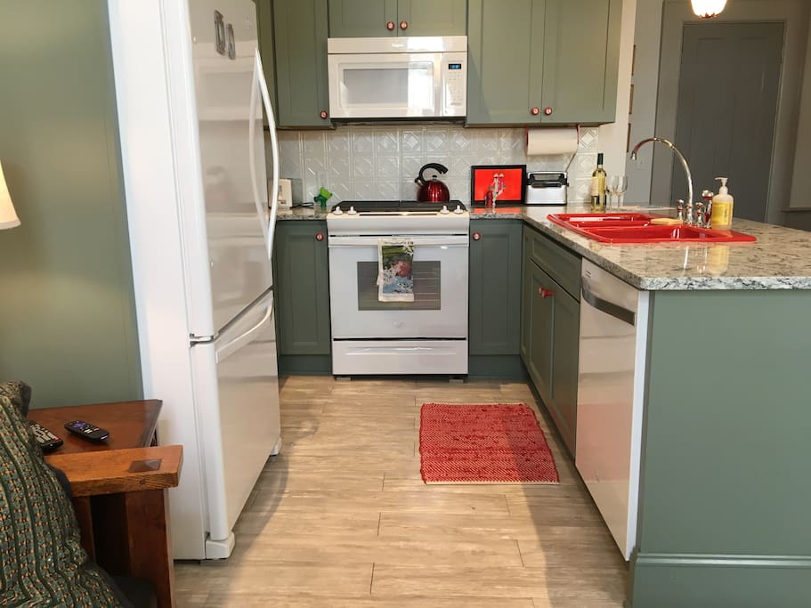 our oh-so-happy kitchen!
