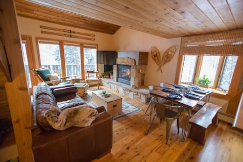 Popular Airbnb listing: Cozy 3br/2ba West Vail Townhome- on Free Bus Route in Vail