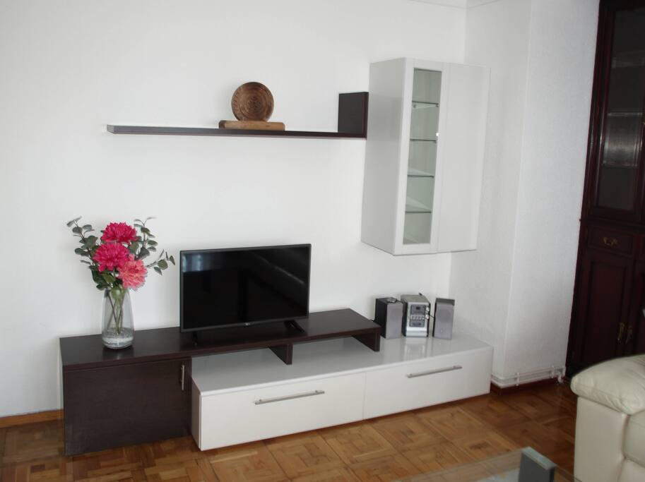 Mueble de TV y radio