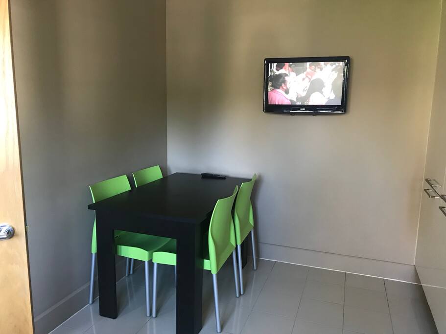 Tv’s kitchen, lounge and 2 bedrooms