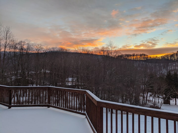 Private and serene Snowshoe family chalet! Cabins for Rent in Slaty