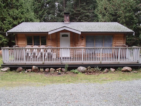 Cedar Log Home Galiano Island