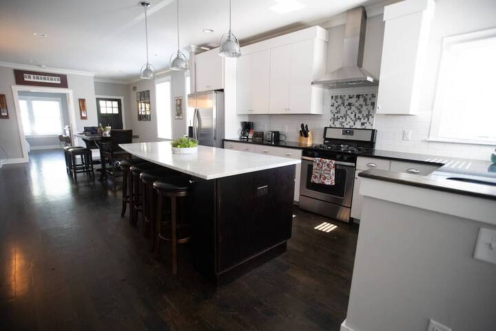 ⭐️🎻⭐️MUSIC CITY CENTRAL•ARCADE•AIR HOCKEY•FOOSBALL⭐️⭐️ gallery image 5