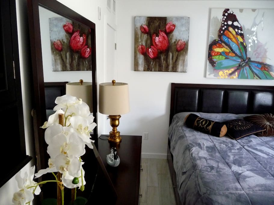KING-SIZED BED AND DRESSER