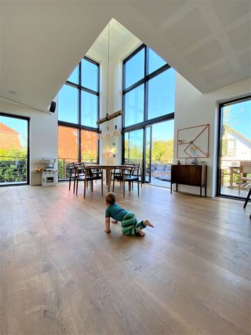 Unique Architect-Designed Home close to CityCentre gallery image 2