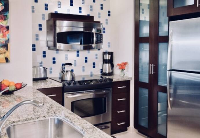 Prime Location – 2BD/2BA Villa on Las Vegas Blvd! gallery image 4