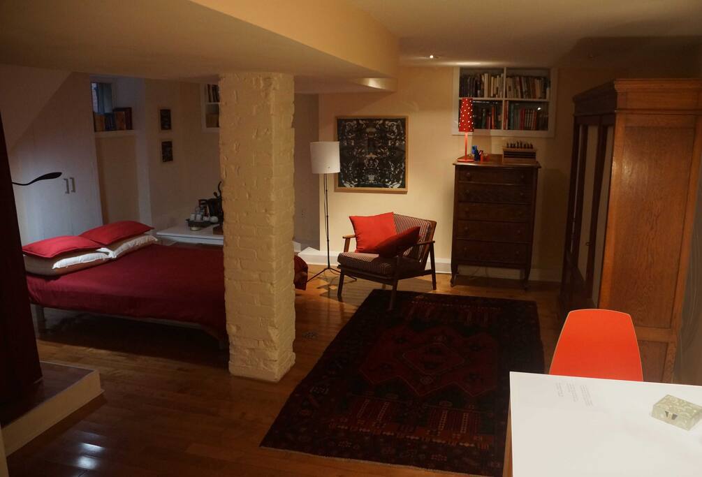 bed, sitting area