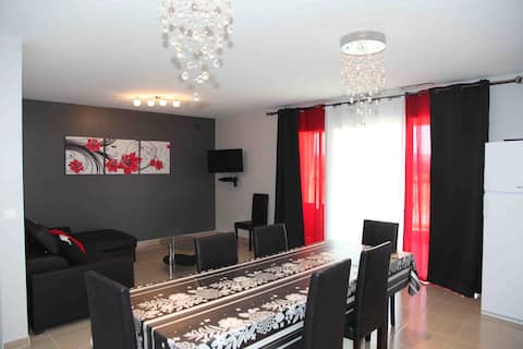 Lune d'Argent, 80 m², 6 people, covered pool and HOT TUB