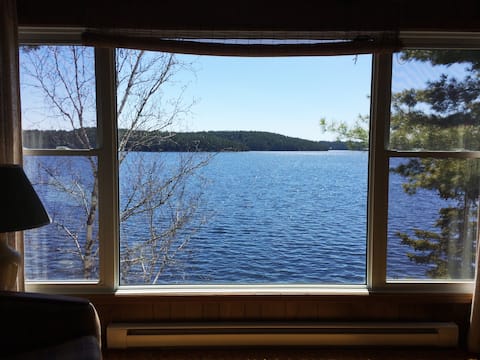 Lakefront Cottage on Beautiful Lake Penage