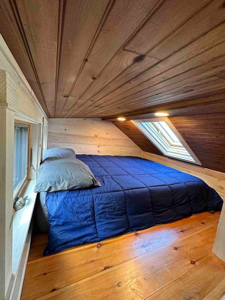 "The kids loved it, especially the two sleeping platforms. Stonington is a real gem, un-touristy, with lots of fantastic restaurants and activities.  Caleb and his mother Priscilla were great hosts." - Previous Guest