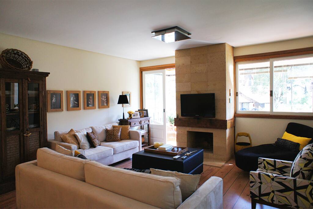 sala de estar com lareira