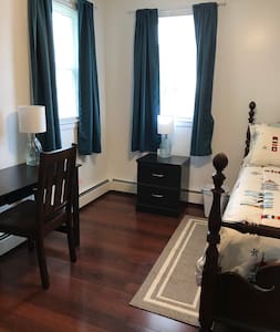 Private Room share our Clean, Comfy, Spacious Home