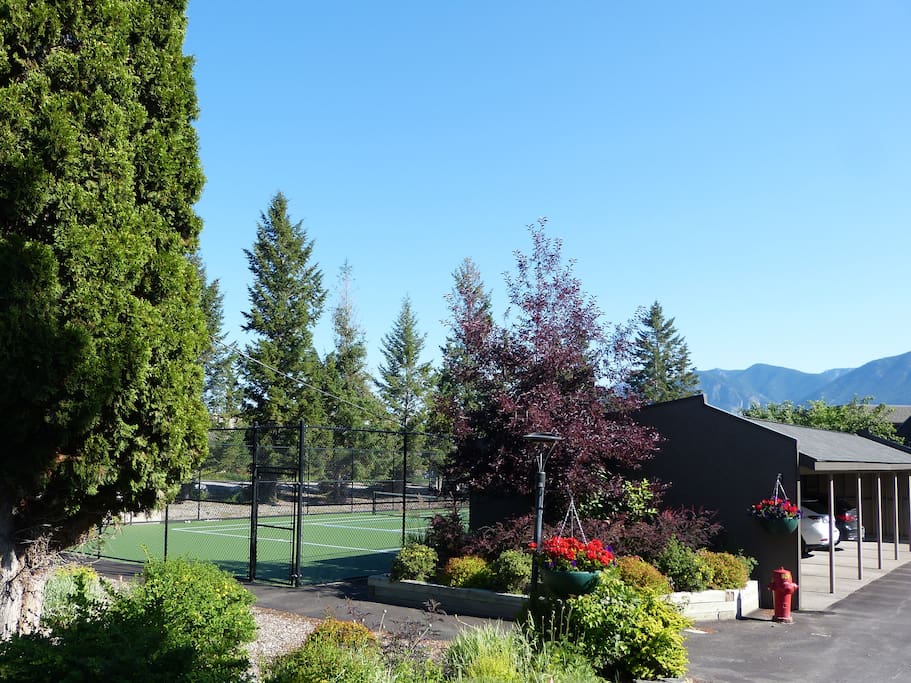 Tennis Court - Public Tennis & Pickleball Courts nearby