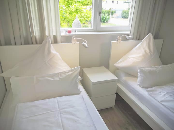 Schlafzimmer 1