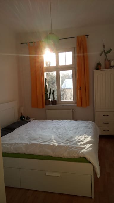 Schlafzimmer 1