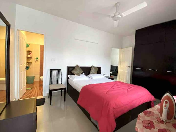 主臥室1…配有空調…… -寬敞的衣櫃。
舒適的牀墊，配有柔軟蓬鬆的枕頭和溫暖的毯子……為了增添舒緩的氛圍。 

還有什麼可以要求的嗎？
