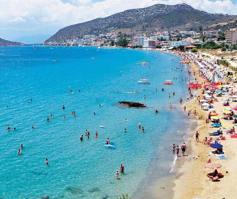 Η παραλία του Τολού στα 30 μέτρα. Tolo's beach at 30 meters.
