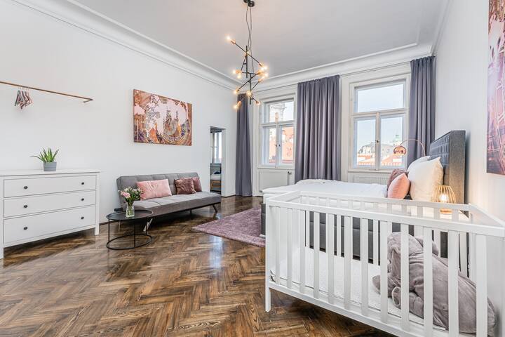 6BR 4,5bath Golden Old Town BBQ & Castle V!EWS gallery image 2