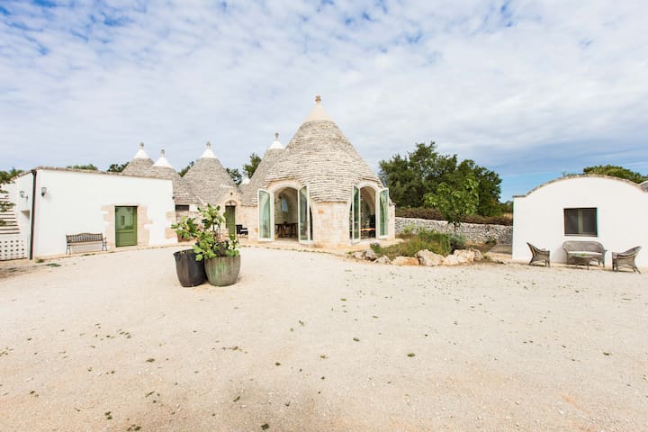 Traditional Trullo: Enchanting Pool & Garden