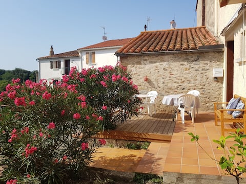 Le Casteil between sea and mountain (4 to 10 people)
