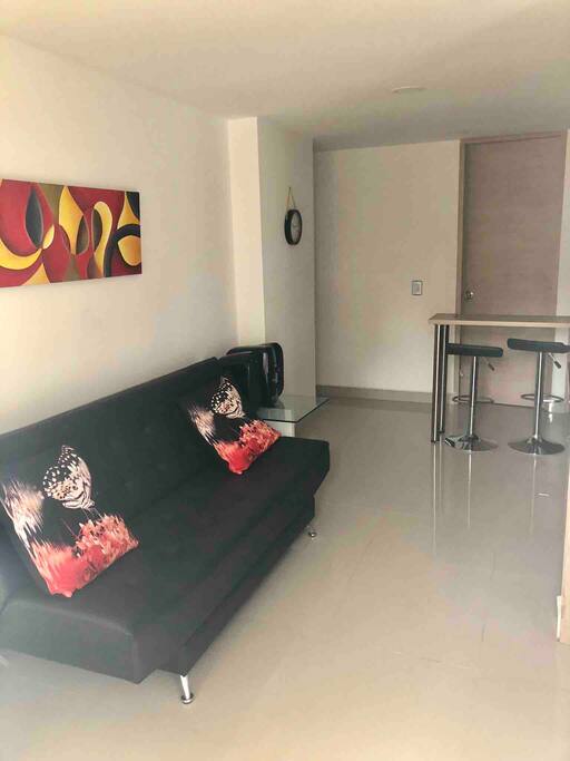 Sala con un sofá cama, amplio y cómodo