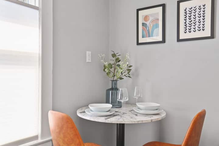 The Birdhouse - Tiny Retreat In Eclectic Ferndale - Royal Oak, MI
