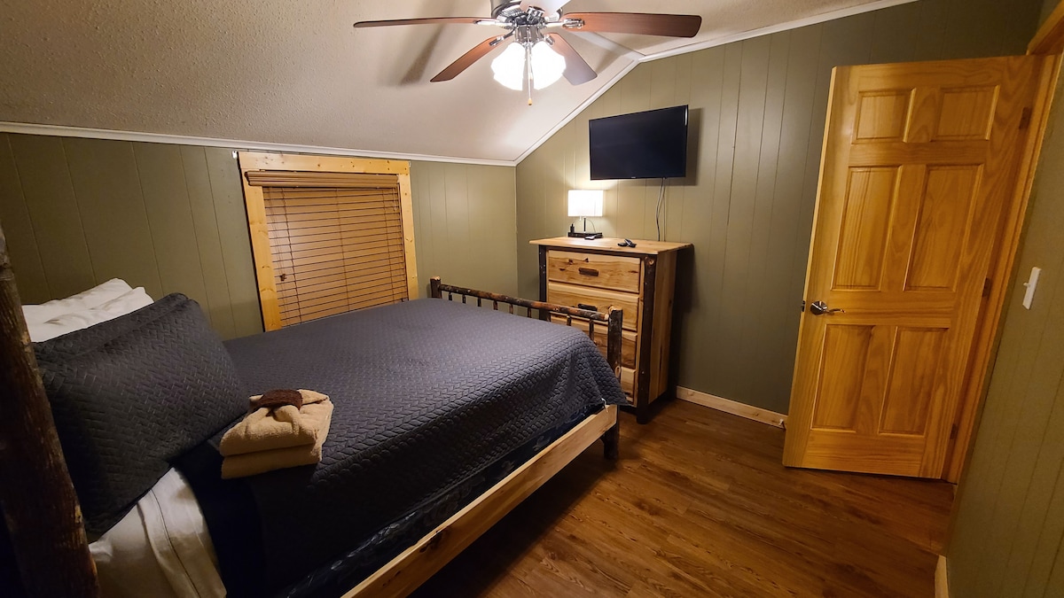 The first of 3 upstairs bedrooms. 
Between the three you have your choice of two queen beds and one full bed,  all equally comfortable and inviting at the end of a long day exploring Gatlinburg!