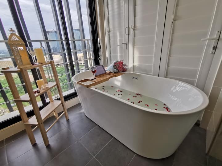 Cozy Bathtub Suite 12@Mid Valley Johor Bahru - Condominiums for Rent in ...