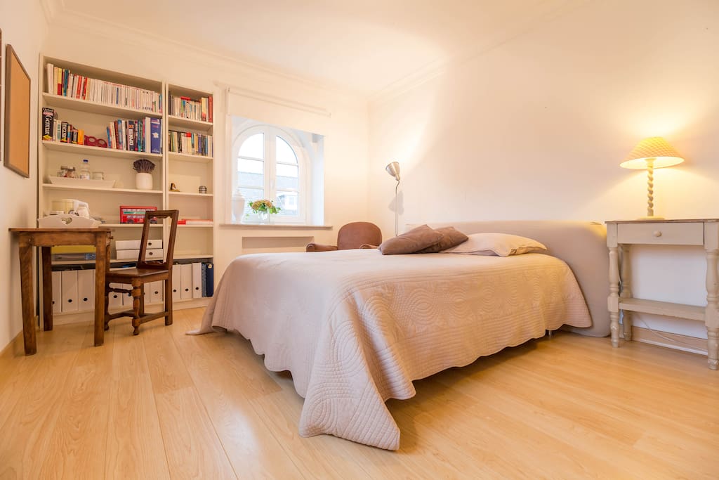 Large Double room with double bed (140x200)
