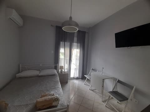 Successful Airbnb property: Studio Perea center in Δήμος Θερμαϊκού