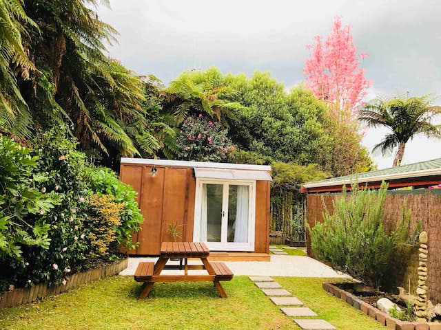 Garden Sleep Out near Waitomo Caves & Kiwi House