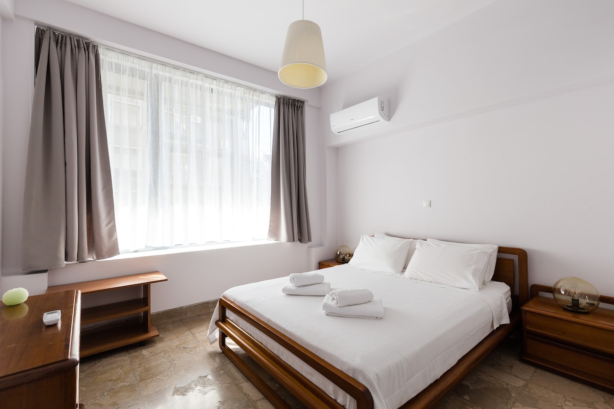 غرفة النوم الأولى